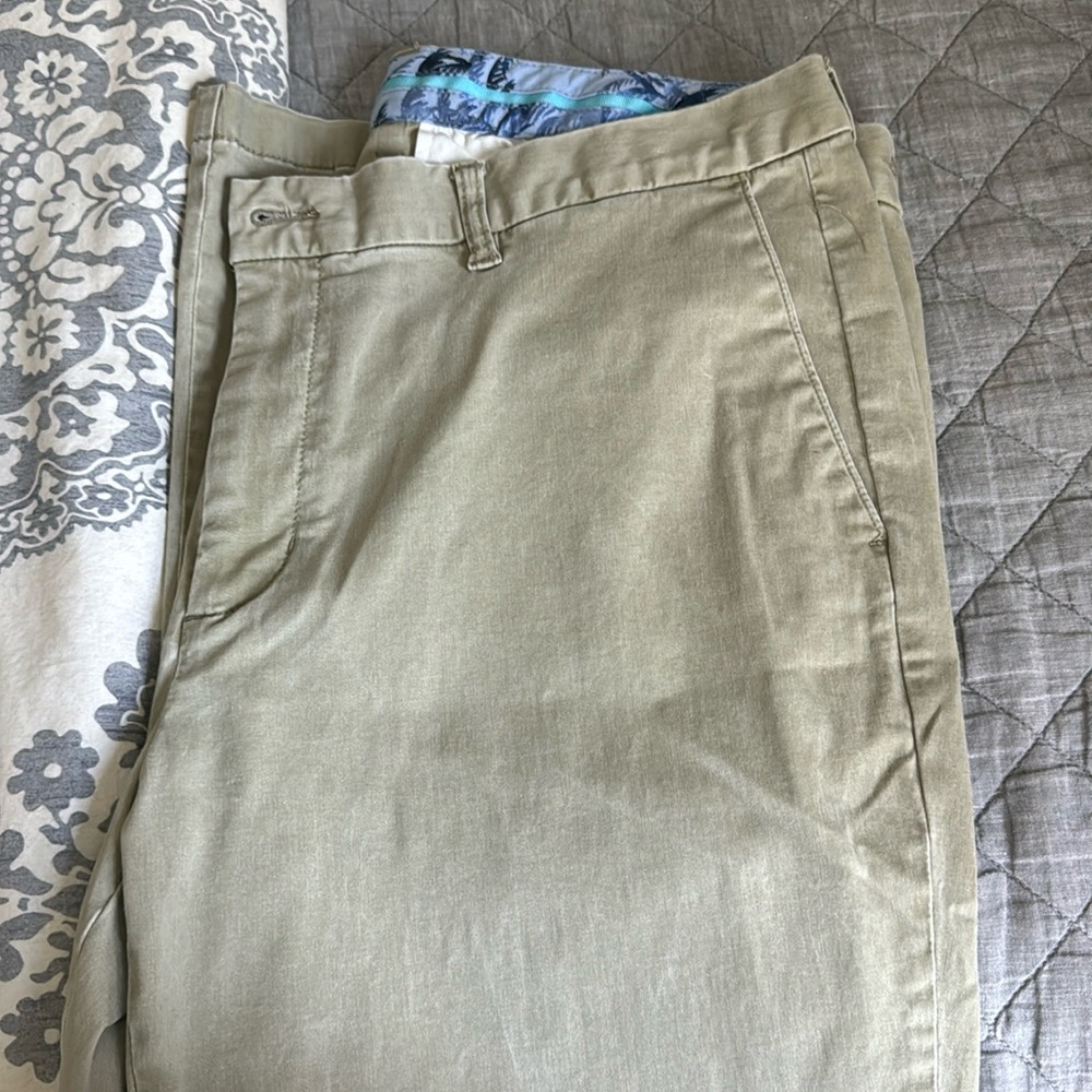 Tommy Bahama men’s khakis